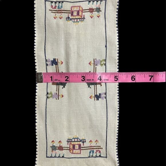 Vintage 60’s Hand embroidered tray cloth Set (of 3) - Picture 7 of 11